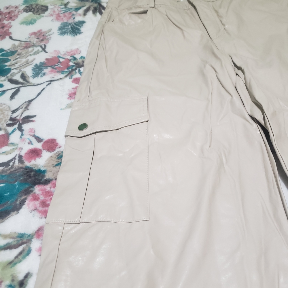 Entro Faux Leather Wide Leg Cargo Pants Beige Cream Size M - Picture 4 of 12